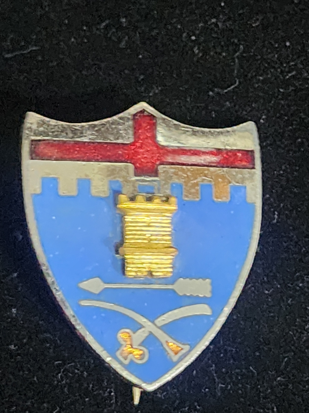 Vintage US Army 11th Infantry Regiment Crest Pin Insignia DUI Military Enamel